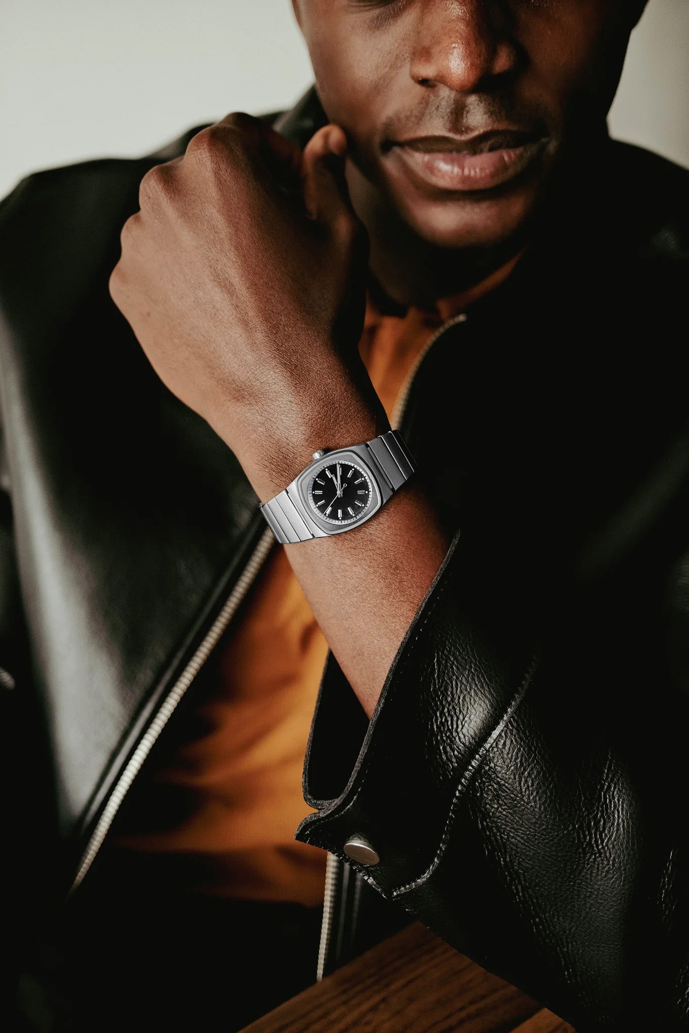 Metric-Lite-Silver_and_Black_-_Wrist-Shot-C.jpg